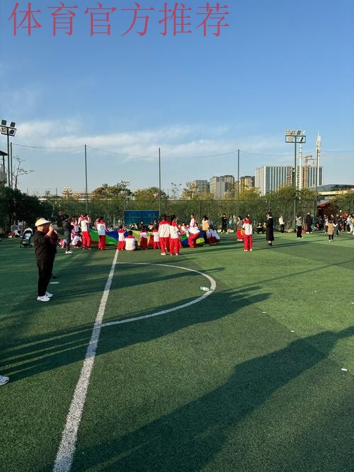 玩转足球 放飞希望——东胜区金融广场幼儿园足球运动纪实 玩转足球 放飞希望——东胜区金融广场幼儿园足球运动纪实